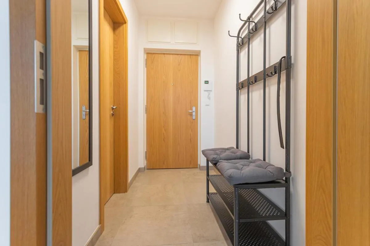 Apartment Oscar With Garage Praga